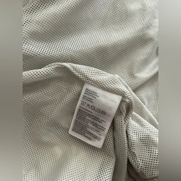 H&M Water Repellent and Windproof Jacket - size Small - Picture 7 of 10